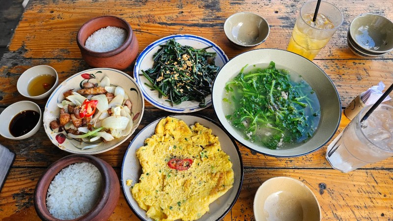 Cơm Niêu Ba Mẹ Con Đà Lạt: Địa chỉ, Thực đơn, Đặt món Cơm Niêu Ba Mẹ Con