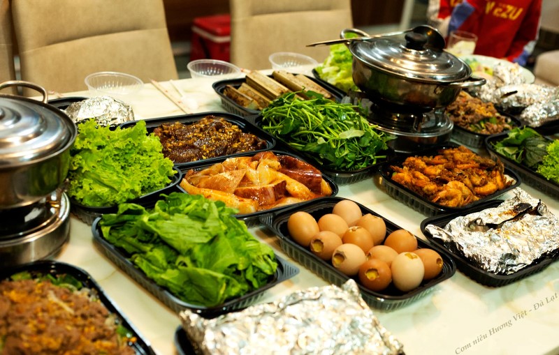 Cơm niêu Hương Việt