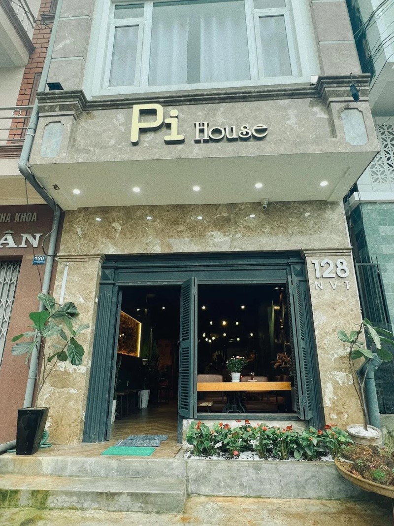 Pi House Đà Lạt ở đâu? Có loại phòng dành cho gia đình không?