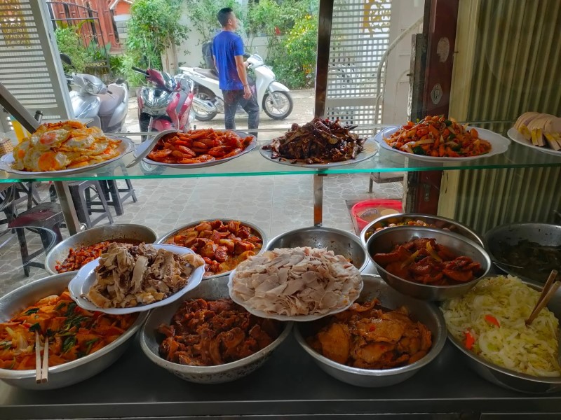 Quán cơm Minh Hiền