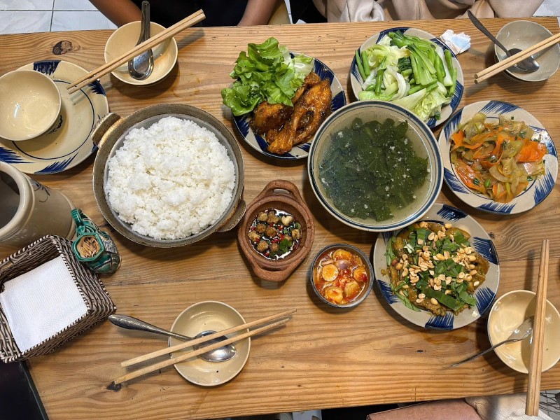 Tiệm Cơm Bếp Củi