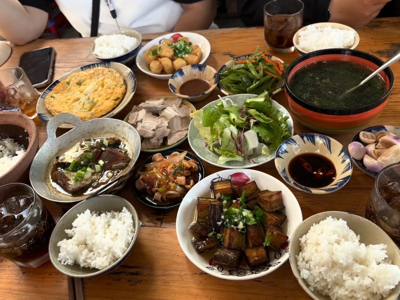 Tiệm Cơm Bếp Nhà Gỗ