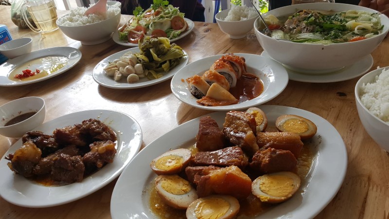 Tiệm cơm Đức Hoàng