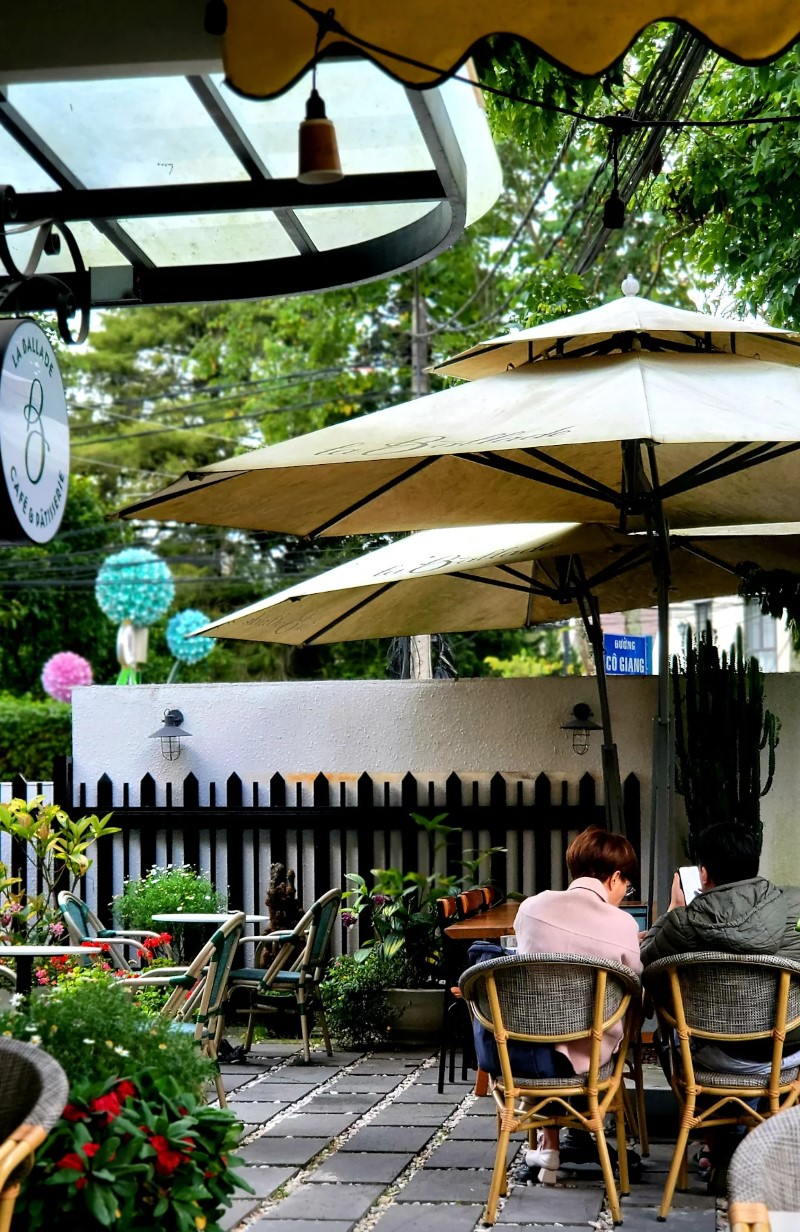 Tiệm cơm Đức Hoàng