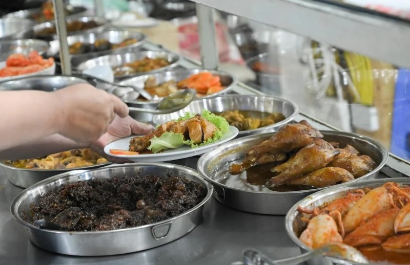 Tiệm cơm Đức Hoàng