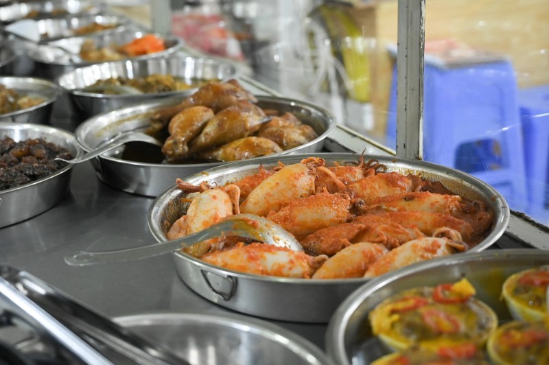 Tiệm cơm Đức Hoàng