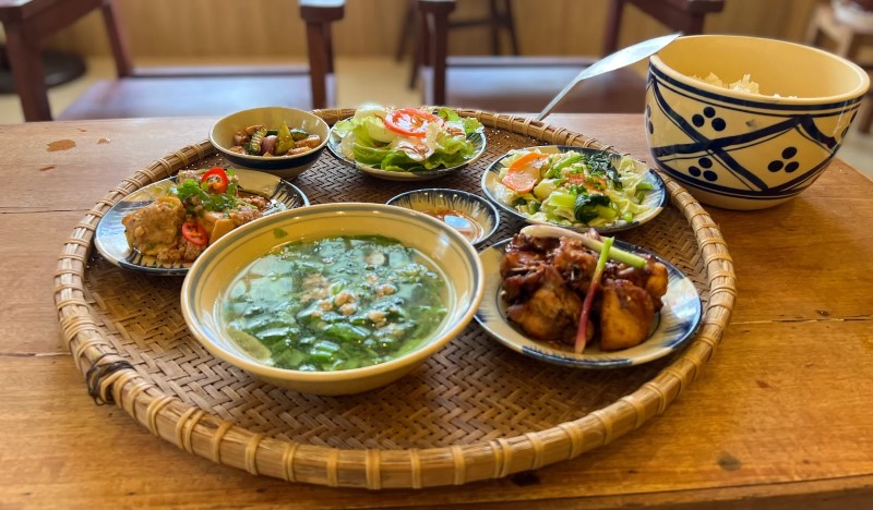 Tiệm Cơm Gánh Đà Lạt: Món ngon – giá cả – không gian chi tiết Tiệm Cơm Gánh