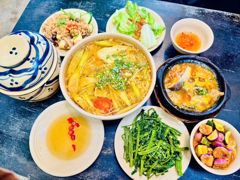 Tiệm Cơm Hồi Nớ có ngon không? Review chi tiết cho người mới Tiệm Cơm Hồi Nớ