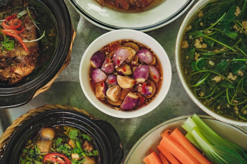 Tiệm Cơm Nhà Lá Đà Lạt với không gian dân dã và món ăn ngon Tiệm Cơm Nhà Lá