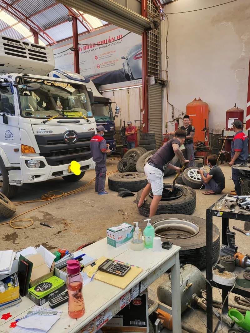 Vá vỏ xe QUỐC NAM