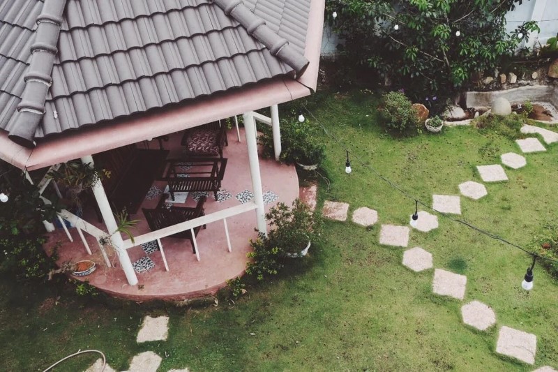 Xám Homestay Đà Lạt có sân rộng không? Phòng thế nào?